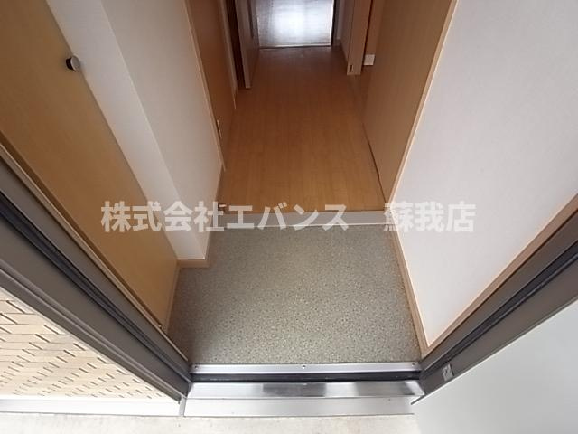 【玄関】 | クレール・ソガB | 収納もある玄関です