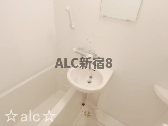 新宿区中井１丁目の賃貸マンションの浴室|きれいなお風呂です