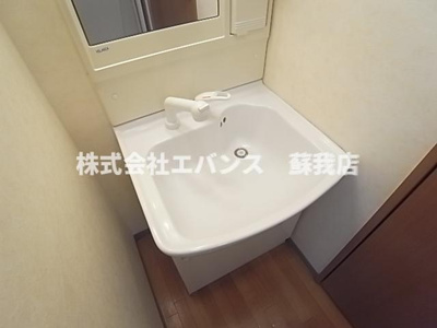 【独立洗面台】 | ラ・カーサおゆみⅠ | 朝の支度にも助かる、独立の洗髪洗面化粧台