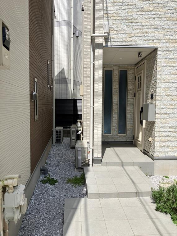豊町戸建のエントランス