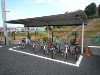 屋根付きの駐輪場（バイク不可）