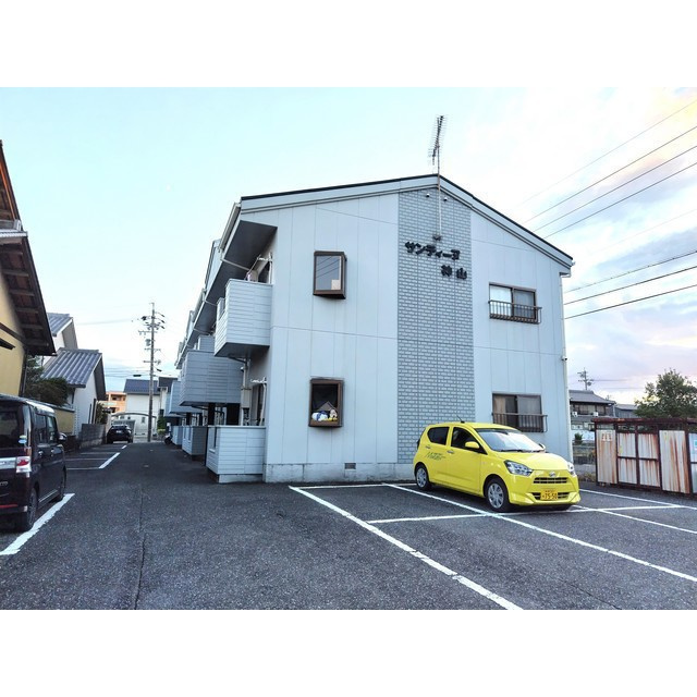 サンティーヌ神山の外観