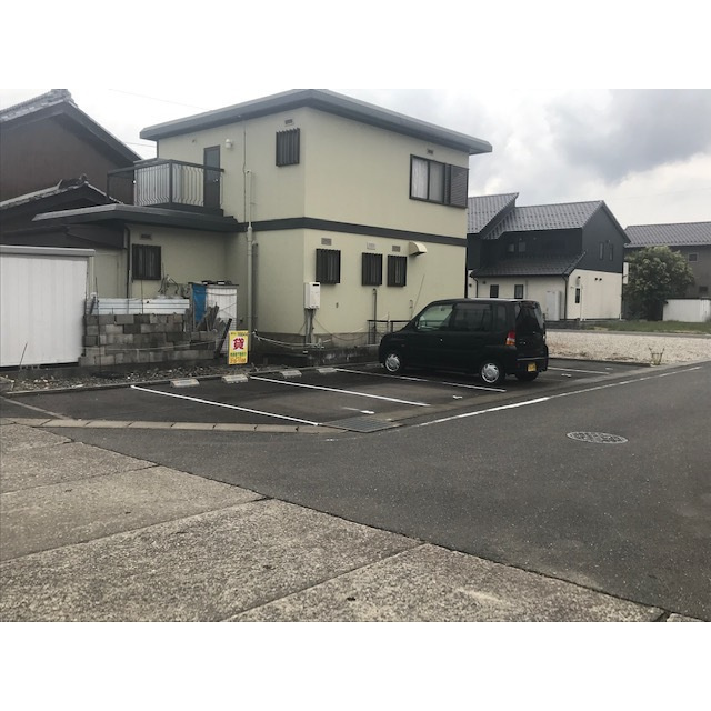 岐阜市鷺山東１丁目の駐車場