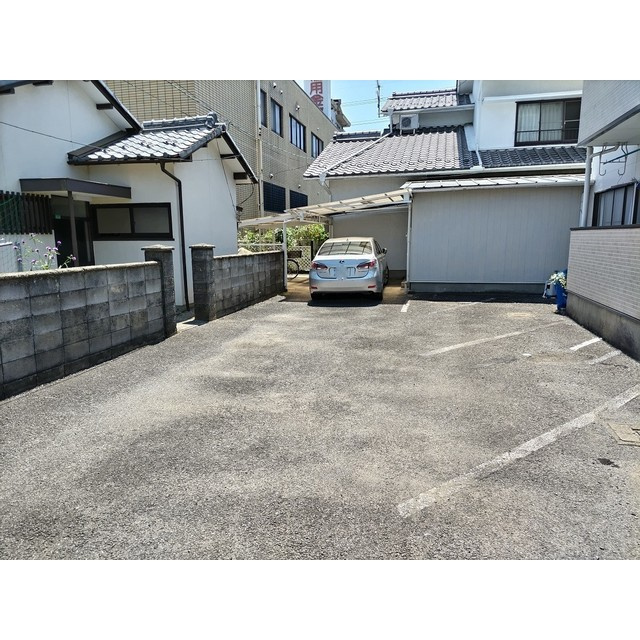 笠原貸家(福光東)の駐車場