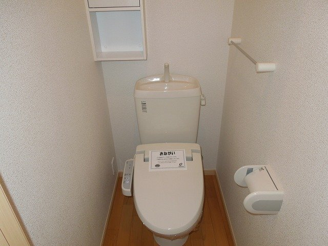 アグレアーブルのトイレ|落ち着いたトイレです