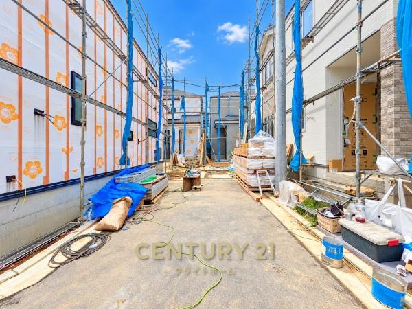 横浜市戸塚区戸塚町の新築一戸建の前面道路含む現地写真|現在建築中の為、同仕様物件のご案内をさせて頂きます。
お車でご自宅まで送迎承ります。