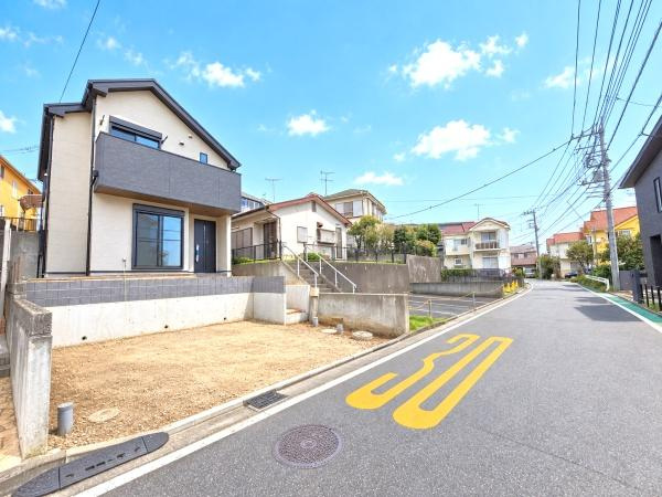 横浜市神奈川区羽沢町の新築一戸建の前面道路含む現地写真|閑静な住宅街につき住環境良好です♪
お気軽にお問い合わせください。