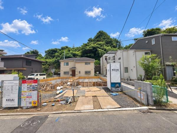 横浜市港北区仲手原２丁目の新築一戸建の前面道路含む現地写真|陽当りの良さが伝わります。
是非一度、現地へ起こしください。

