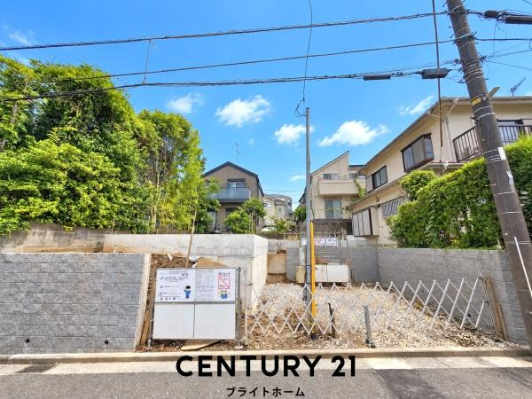 横浜市戸塚区平戸町の新築一戸建の外観|同仕様物件もご案内をさせて頂きます。
お車でご自宅まで送迎承ります。