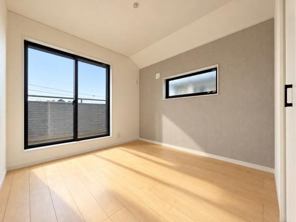 横浜市戸塚区平戸町の新築一戸建の洋室|クローゼットもあるので収納にも困りません！
荷物が多い方にも安心です。