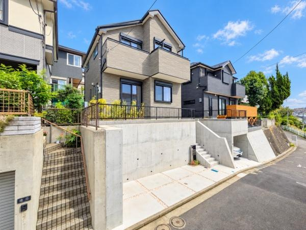 横浜市戸塚区平戸町の新築一戸建の前面道路含む現地写真|閑静な住宅街につき住環境良好です♪
お気軽にお問い合わせください。
