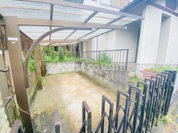 藤の台戸建の駐車場