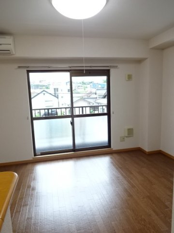 カレント加茂川の内装