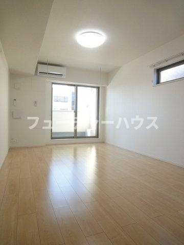 サンリット大工町Ⅲの居間・リビング