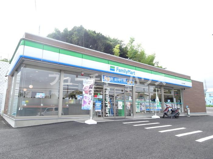キアラの周辺