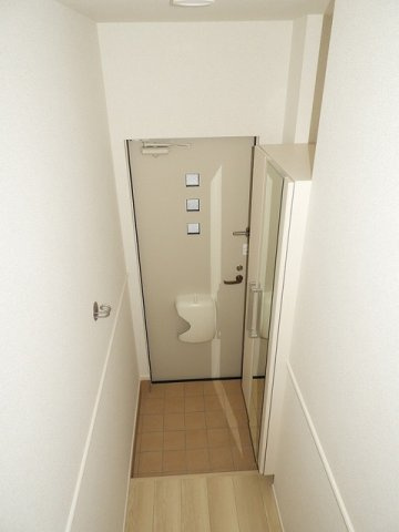 ハレ　ラキ　Ｂ棟の玄関