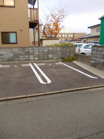 アルドーレの駐車場|車をお持ちの方に嬉しい駐車場付きの物件です