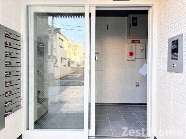 レジデンス　ムコフルールのエントランス