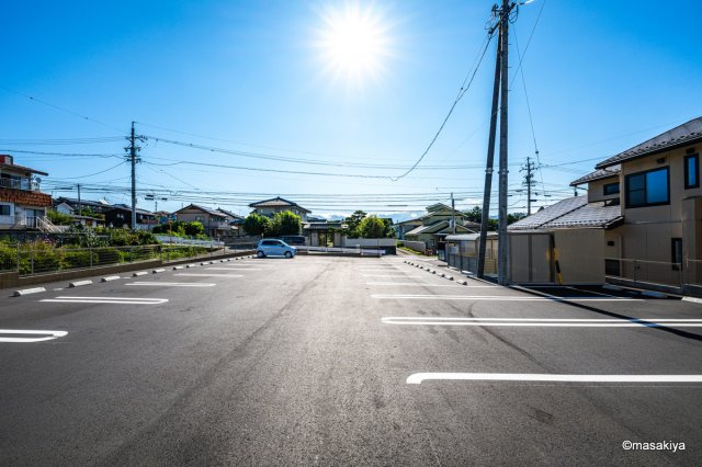コスモス若槻の駐車場
