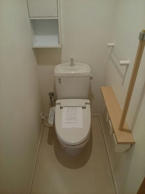 広尾ビューヒルズのトイレ|落ち着いた色調のトイレです