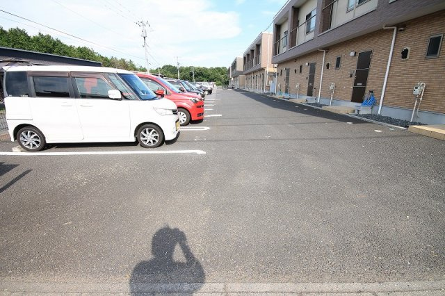 ＯＨＡＮＡ Ｂ棟の駐車場|車をお持ちの方に嬉しい駐車場付きの物件です