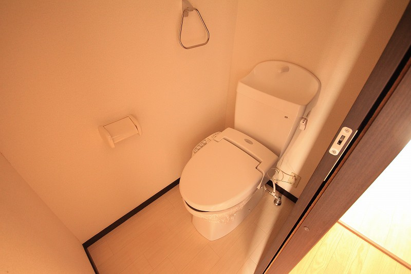 ＧＲＡＣＩＡ 俊 Ａのトイレ|落ち着いた色調のトイレです