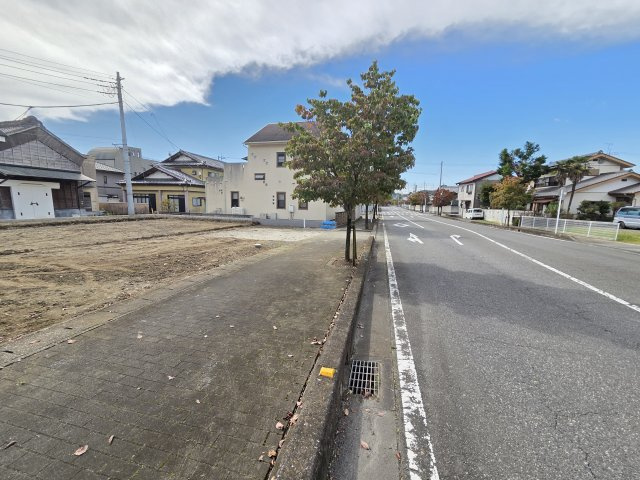 新築　みどり市大間々町大間々全1棟　Blooming　Gardenの前面道路含む現地写真|現地写真　北側接道幅員約15.2ｍ　南側接道幅員約1.5ｍ