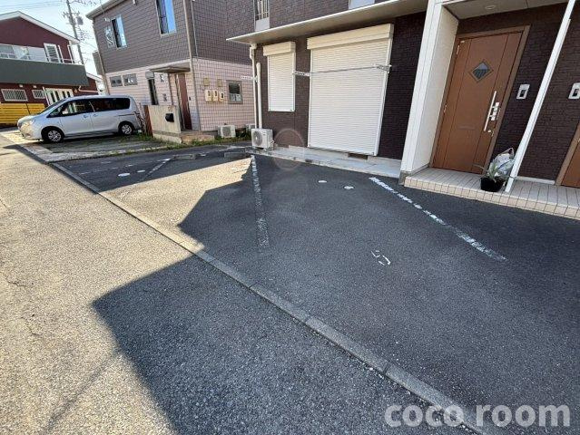 エクレールの駐車場