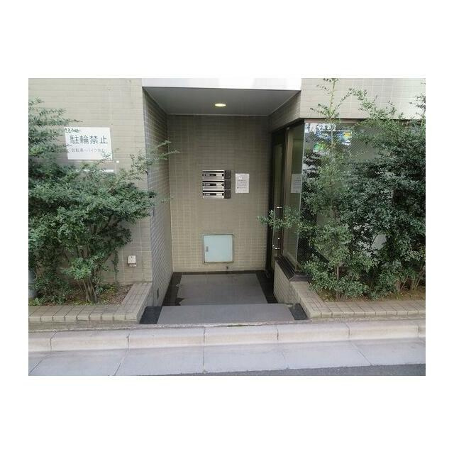 台東シューエックスビルのエントランス