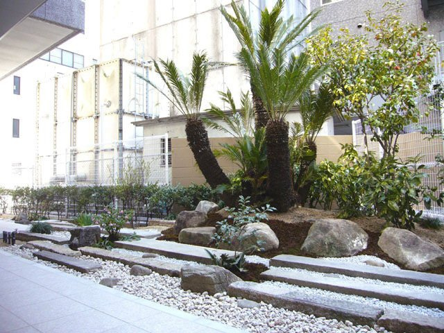 メディオコート大手町のエントランス|エントランスの植栽