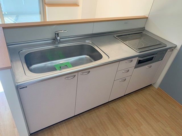 メディオコート大手町のキッチン|IH3口の対面式キッチン