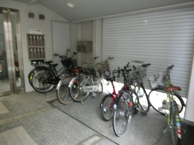 UEDA BUILDINGの駐車場