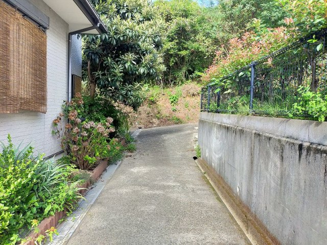川棚町小串郷土地（471番地2）の周辺|敷地入口道路