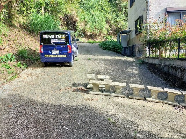 川棚町小串郷土地（471番地2）の周辺|敷地登り口