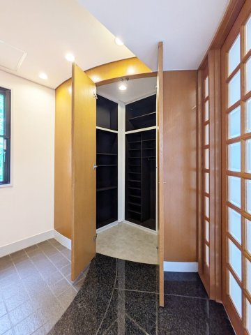 芦屋市三条町の賃貸マンションの玄関