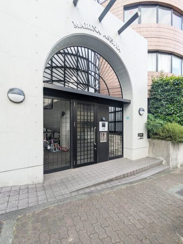 芦屋市三条町の賃貸マンションの外観