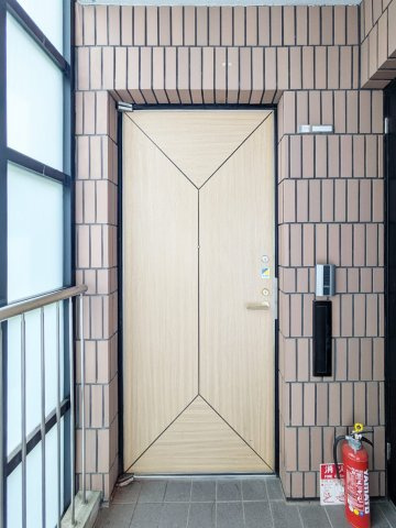 芦屋市三条町の賃貸マンションの玄関