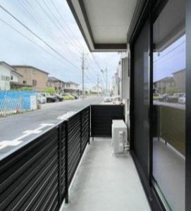 入間市河原町のアパートのバルコニー