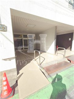 【エントランス】 | リーフハイツ | ゆとりのあるエントランスです