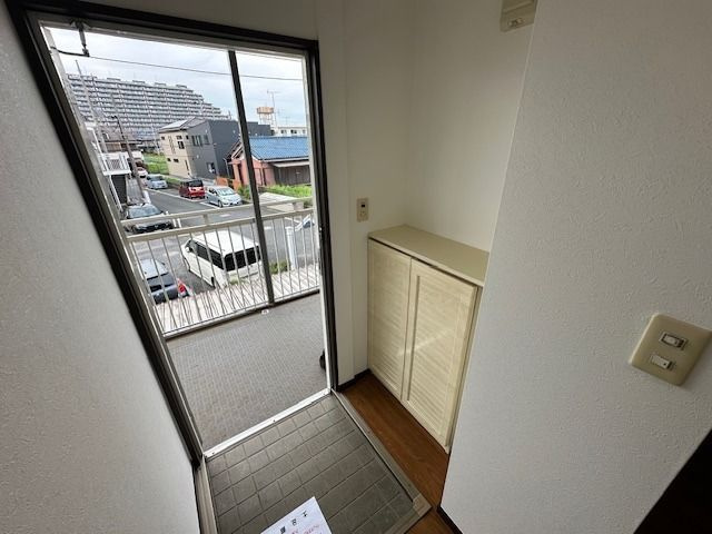 ビレッジサングランデＢ棟の玄関