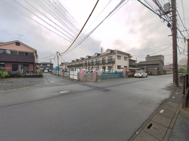越谷市神明町1期　新築一戸建て　2号棟の前面道路含む現地写真