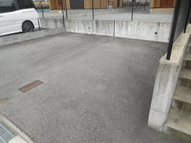 姫路市香寺町土師のハイツの駐車場