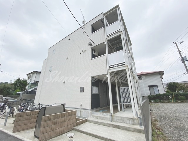 藤沢市川名１丁目の賃貸マンションの外観