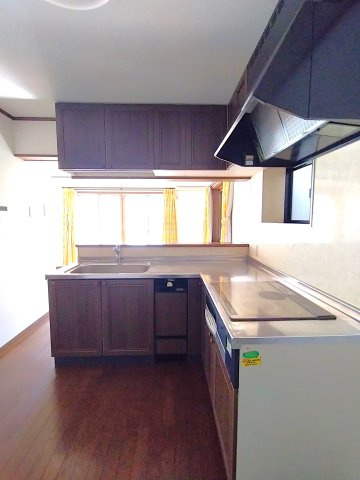 江戸川区南小岩4丁目中古住宅のキッチン|収納豊富なシステムキッチン