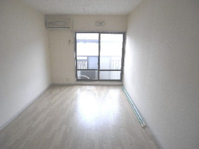 プラーサ・セレッソ寝屋川東の洋室
