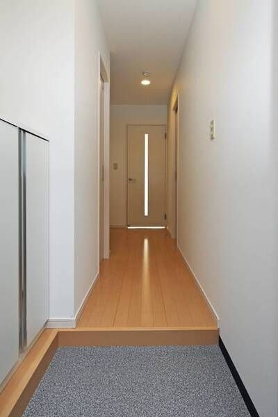 レオ参拾七番館の玄関