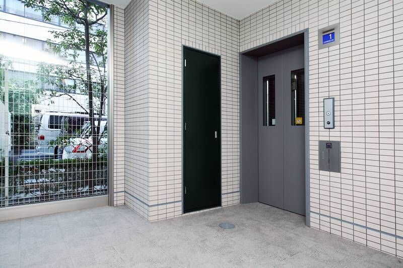 レオ参拾七番館のエントランス