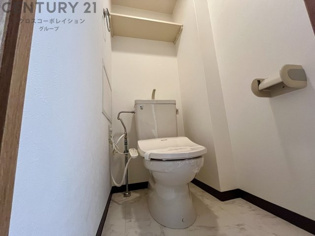 温水洗浄便座付きのトイレです♪