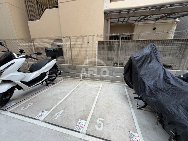 セレニテ難波ミラク弐番館のその他共用部分|セレニテ難波ミラク弐番館　バイク置き場