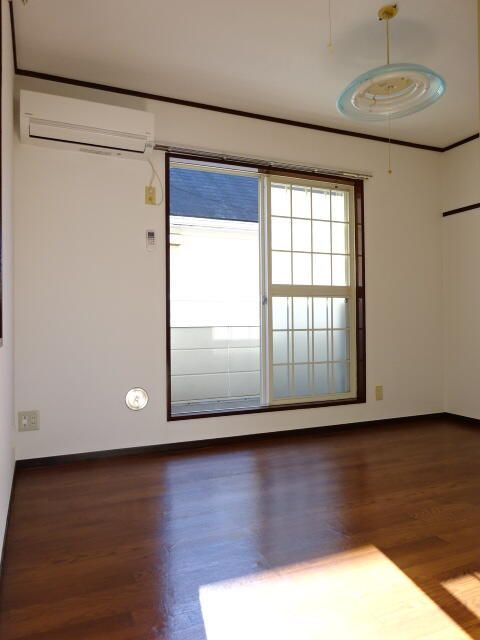 松戸市大金平４丁目のアパートの居間・リビング|※別部屋参考写真